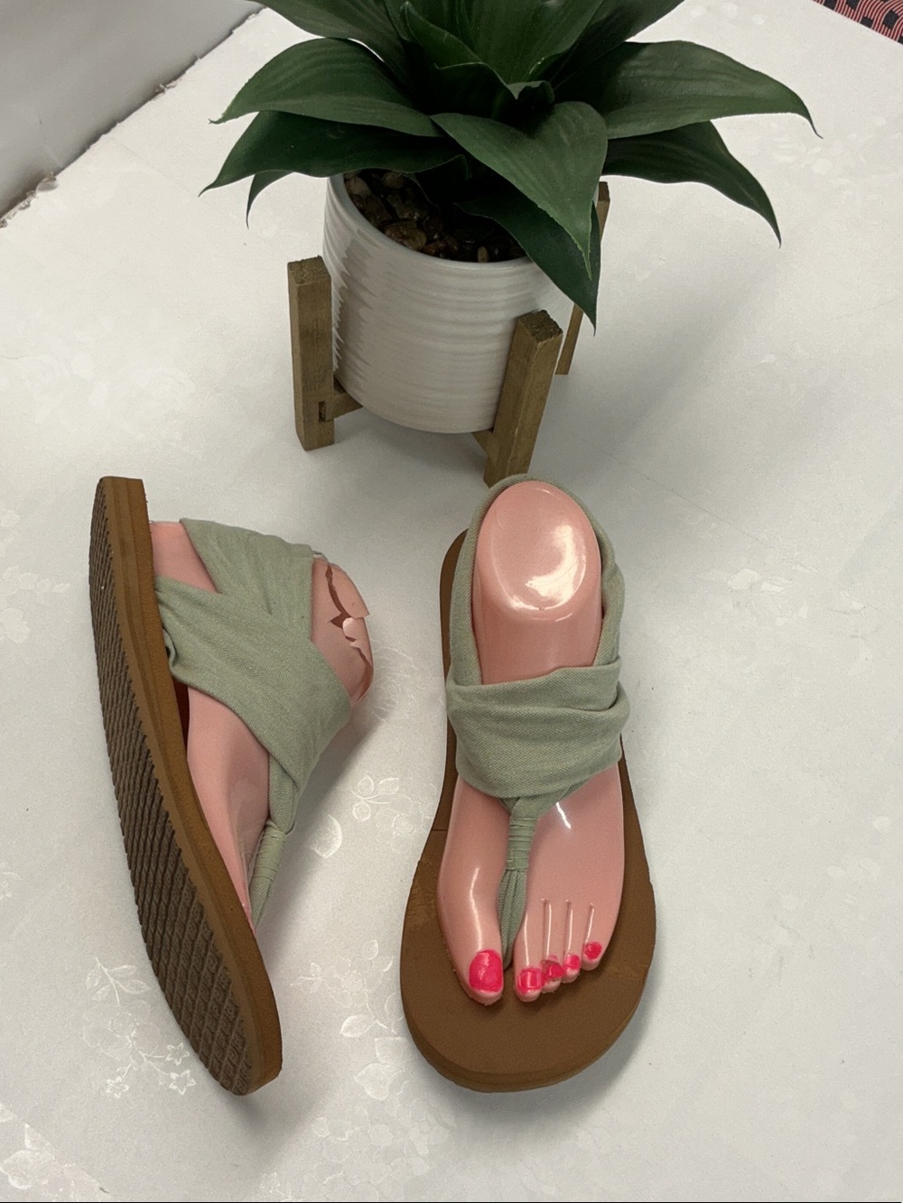 Women's Green Wrap Toe-Post Sandals - Picture 2 of 4
